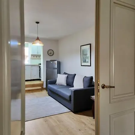 Vintage Flavor Apartment/home דירה טיראנה